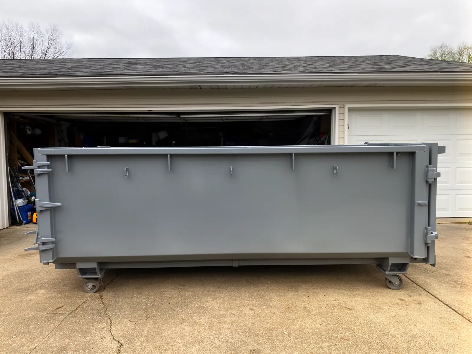 Roll-off dumpster from Heavy Lifting Dumpster Rental Inc. in Holliston, MA
